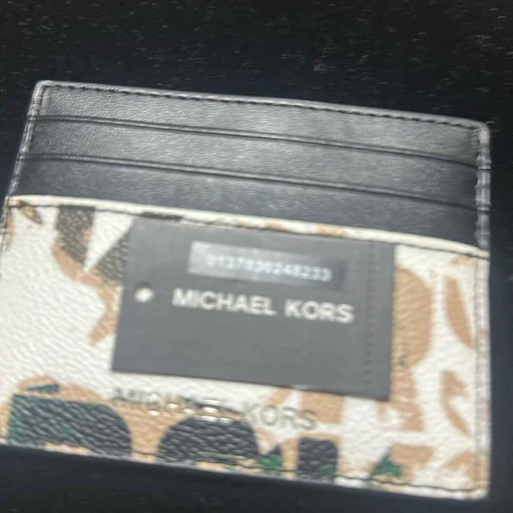 Micheal Kors Stylish Black and Green Card Holder/NWT - Picture 5 of 5
